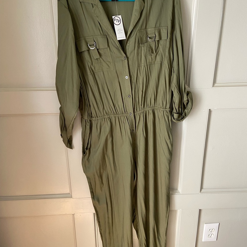 NWT Adorable Olive Green Button-Up Jumpsuit Full Figure